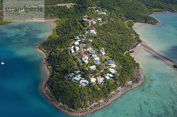 Luftaufnahme der Häuser am Airlie Beach  Queensland  Australien