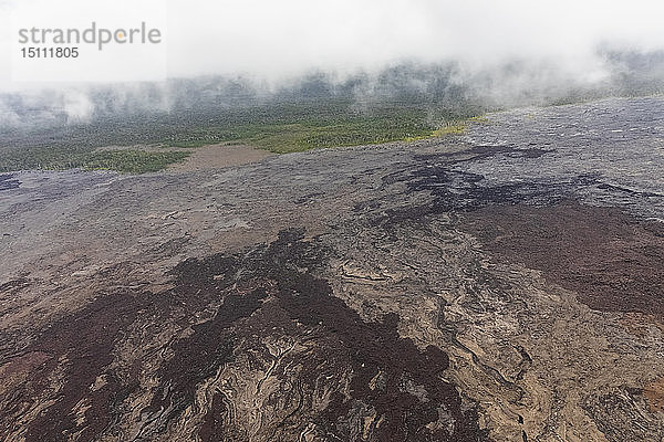 USA  Hawaii  Big Island  Luftaufnahme der erkalteten Lavafelder und des Kraters