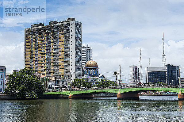Brücke an der historischen Uferpromenade in Recife  Pernambuco  Brasilien