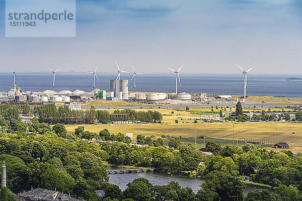 Blick auf Provestenen mit Windturbinen  Kopenhagen  Dänemark