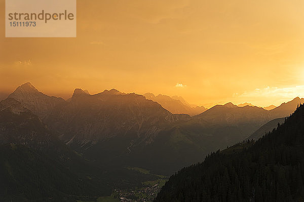 Österreich  Tirol  Maurach  Rofangebirge bei Sonnenuntergang