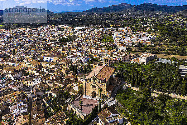 Stadtbild mit Pfarrkirche Transfiguracio del Senyor  Arta  Mallorca  Spanien