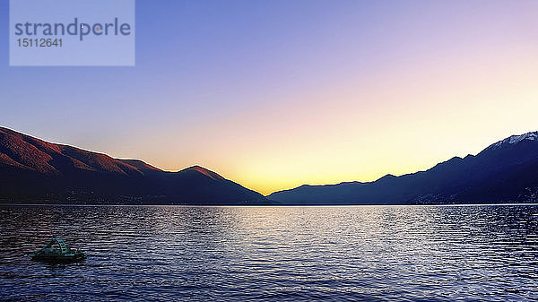 Schweiz  Ascona  Sonnenuntergang über dem Lago Maggiore
