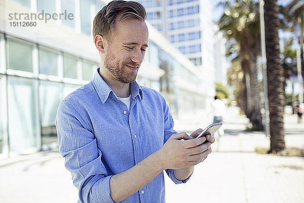 Mann mit Smartphone