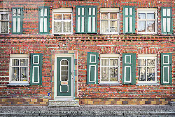 Fassade eines restaurierten Hauses  Wittenberge  Brandenburg  Deutschland