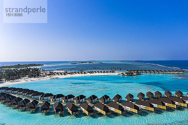 Luftaufnahme der Wasserbungalows  Süd Male Atoll  Malediven