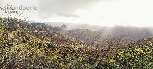 Berglandschaft im Gegenlicht  Roque Cano  Vallehermoso  La Gomera  Kanarische Inseln  Spanien