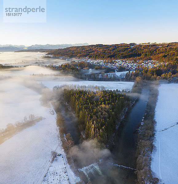 Deutschland  Bayern  Loisach und Achmühle bei Eurasburg im Winter  Luftaufnahme