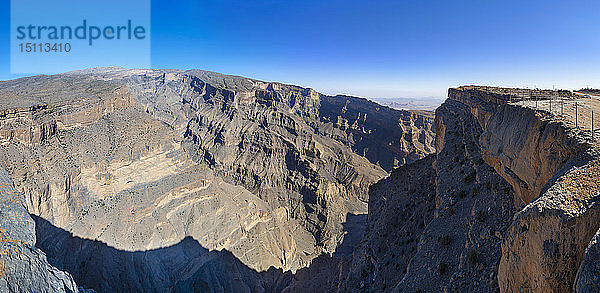 Oman  Ad Dakhiliyah Gouvernorat  Jabel Shams  Al Hajar-Gebirge  Canyon