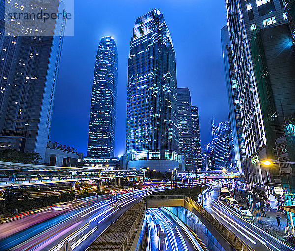 Hong Kong Central IFC bei Nacht  Hongkong  China