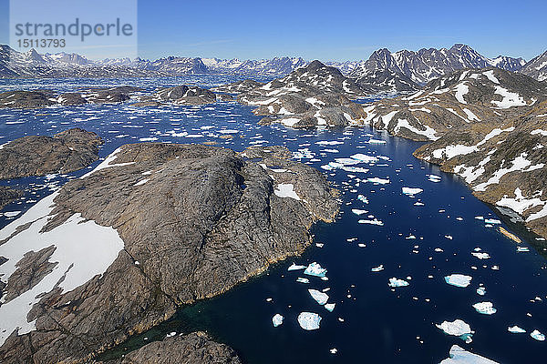 Grönland  Ostgrönland  Luftaufnahme der Insel Ammassalik und des Fjords mit Pack- oder Treibeis