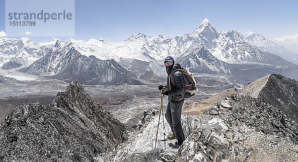 Nepal  Solo Khumbu  Everest  Bergsteiger am Chukkung Ri