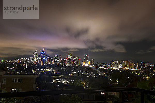 Skyline von Sydney bei Nacht  New South Wales  Australien