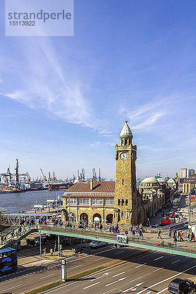 Hamburger Hafen  Uhrenturm am Landungsbrücken  Hamburg  Deutschland