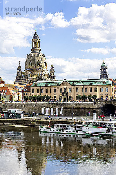 Blick auf die Frauenkirche mit Sekundogenitur im Vordergrund  Dresden  Deutschland