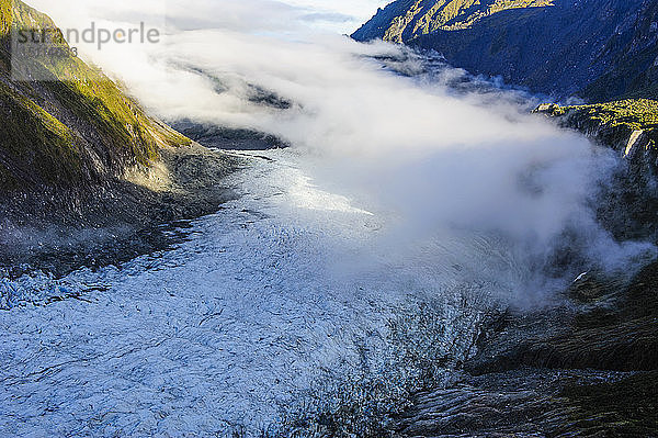 Luftaufnahme des Fox Glacier  Südinsel  Neuseeland