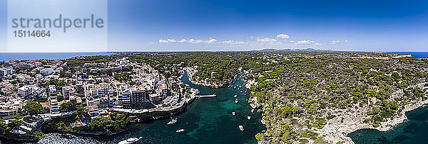 Spanien  Mallorca  Costa de la Calma  Bucht und Hafen Cala Figuera  Luftaufnahme