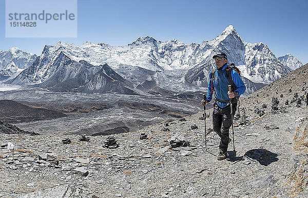 Nepal  Solo Khumbu  Everest  Bergsteiger am Chukkung Ri