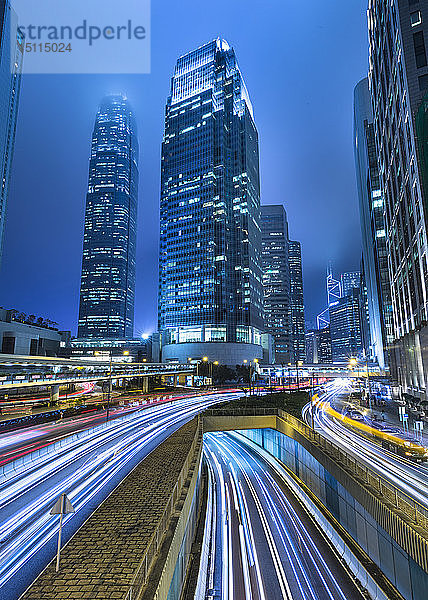 Hong Kong Central IFC bei Nacht  Hongkong  China