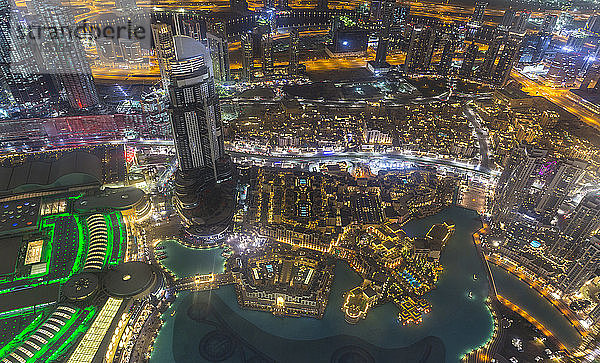 Vereinigte Arabische Emirate  Dubai  Burj Khalifa See und Souq Al Bahar bei Nacht