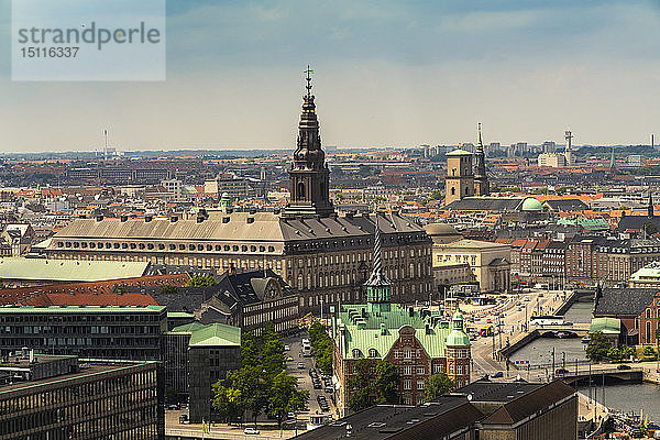 Schloss Christiansborg von der Kirche Unseres Erlösers aus gesehen  Kopenhagen  Dänemark