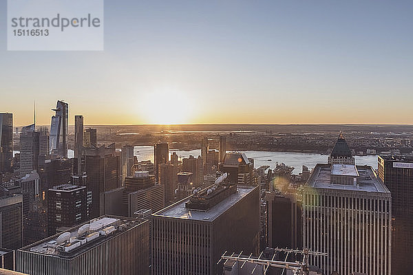 Skyline bei Sonnenuntergang  Manhattan  New York City  USA