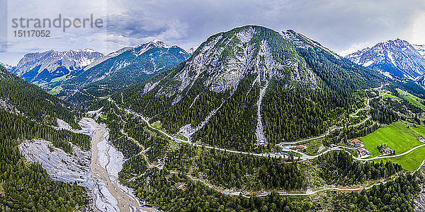 Luftaufnahme über Boden am Hahntennjoch  Lechtal  Tirol  Österreich