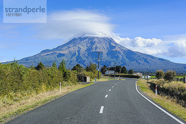 Straße zum Mount Taranaki  Nordinsel  Neuseeland