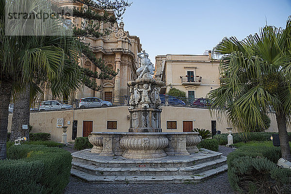 Sizilien  Noto  Fontana d'Ercole am Abend