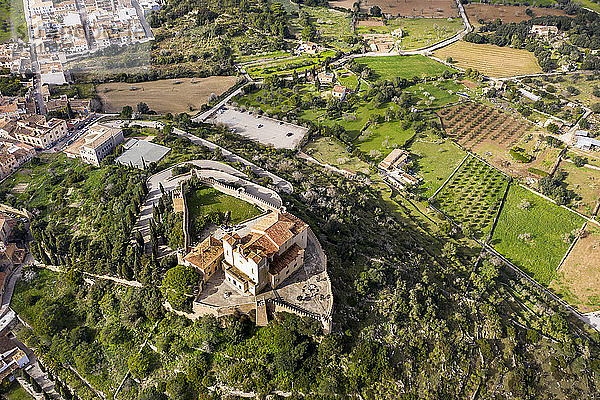 Luftaufnahme der Schweinemastkirche Santuari de Sant Salvador  Arta  Mallorca  Spanien
