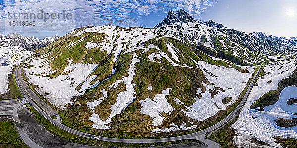 Luftaufnahme über Widderstein am Hochtannbergpass  Vorarlberg  Österreich