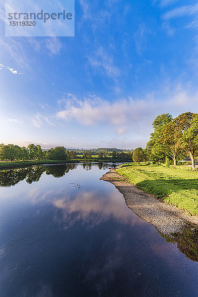 Fluss Tay bei Perth  Schottland