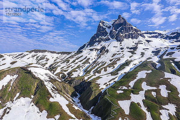 Luftaufnahme über Widderstein am Hochtannbergpass  Vorarlberg  Österreich