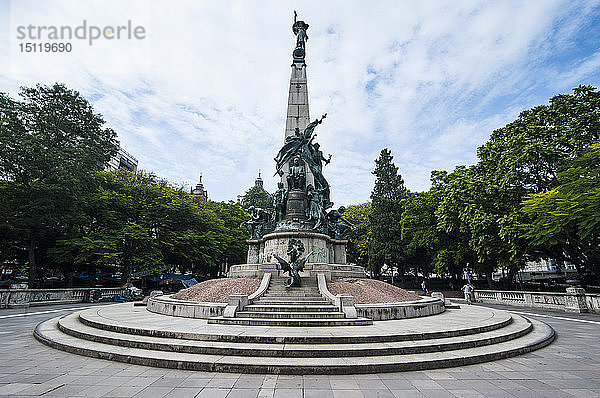Statue auf einem Platz vor der katholischen Kathedrale in Porto Alegre  Rio Grande do Sul  Brasilien