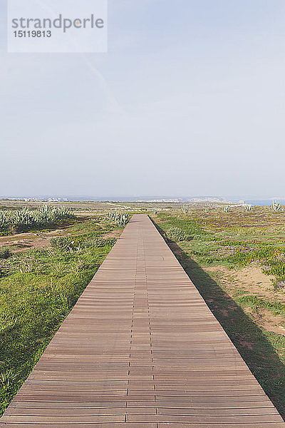 Portugal  Algarve  Sagres  Strandpromenade an der Küste