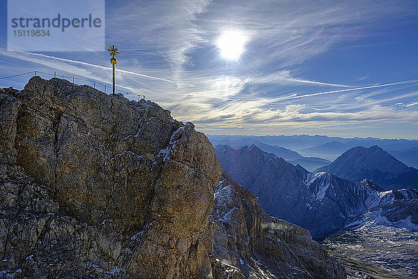Deutschland  Bayern  Alpen  Zugspitze  Gipfelkreuz