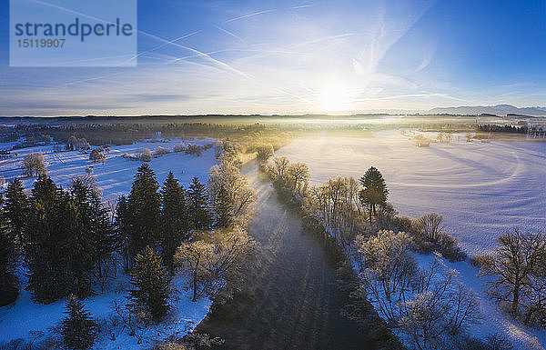 Deutschland  Bayern  Sonnenaufgang an der Loisach bei Eurasburg im Winter  Luftaufnahme
