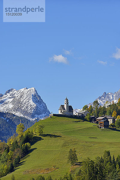 Italien  Venetien  Provinz Belluno  Colle Santa Lucia  Kirche