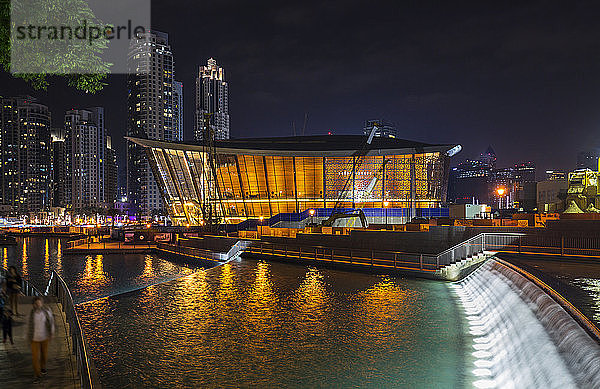 Vereinigte Arabische Emirate  Dubai  Opernhaus bei Nacht