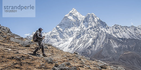 Nepal  Solo Khumbu  Everest  Bergsteigerwanderung in der Nähe von Dingboche