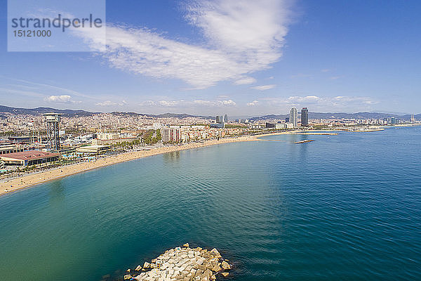 Spanien  Barcelona  Blick auf Strand und Hafen von oben