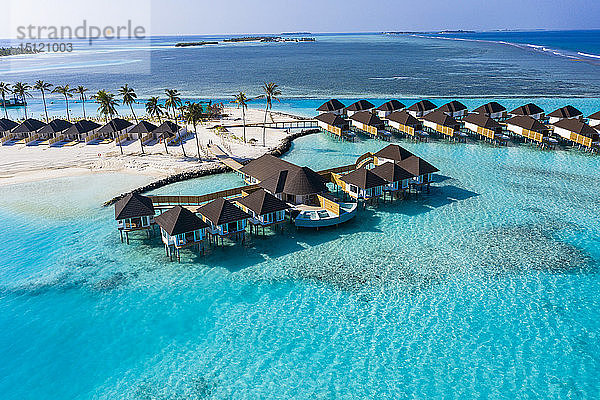 Luftaufnahme der Wasserbungalows  Süd Male Atoll  Malediven