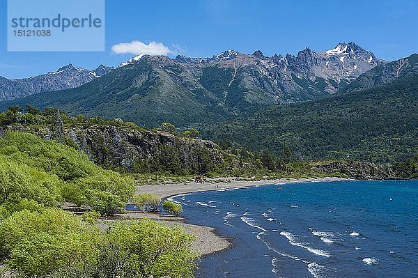 Wunderschöner Bergsee im Nationalpark Los Alerces  Chubut  Argentinien  Südamerika