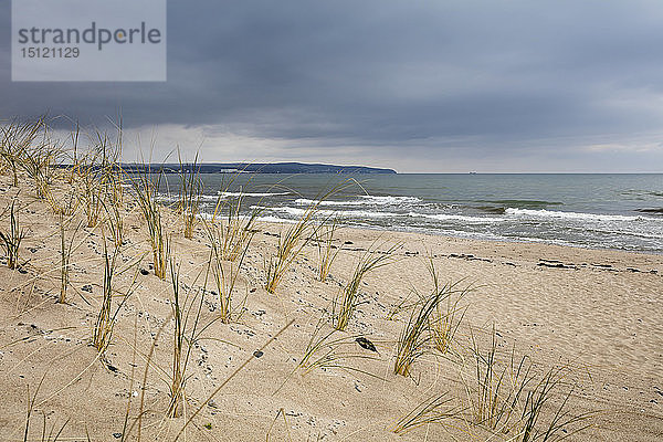 Blick auf das Meer von der Stranddüne  Prora  Rügen  Deutschland