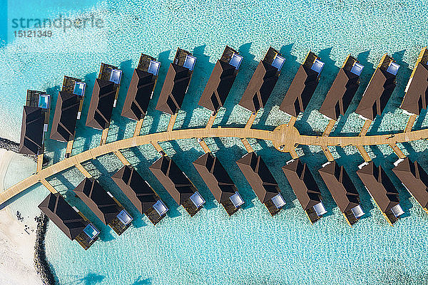 Wasserbungalows von oben  Süd Male Atoll  Malediven