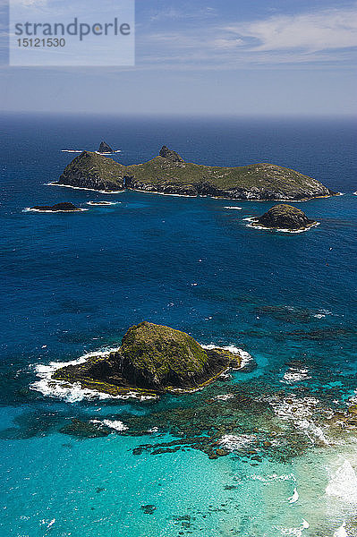 Blick vom Malabar Hill auf eine kleine Insel auf Lord Howe Island  New South Wales  Australien