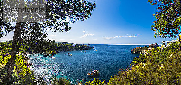 Spanien  Balearen  Mallorca  Isla Malgrats  Panoramablick auf die Bucht