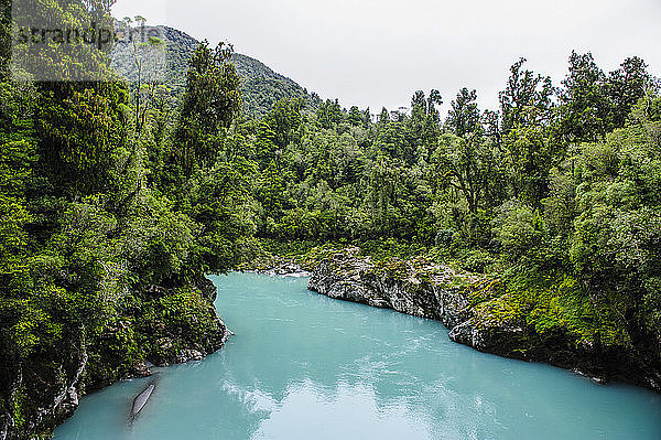 Türkisfarbenes Wasser in der Hokitika-Schlucht  Südinsel  Neuseeland