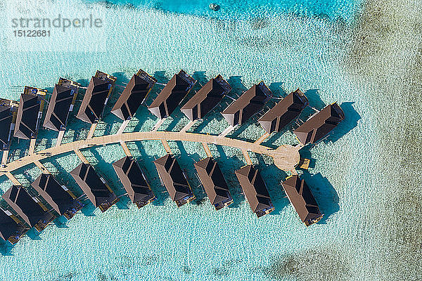 Wasserbungalows von oben  Süd Male Atoll  Malediven