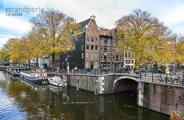 Grachtenhäuser an der Korte Prinsengracht im Herbst  Brouwersgracht  Amsterdam  Nordholland  Niederlande  Europa